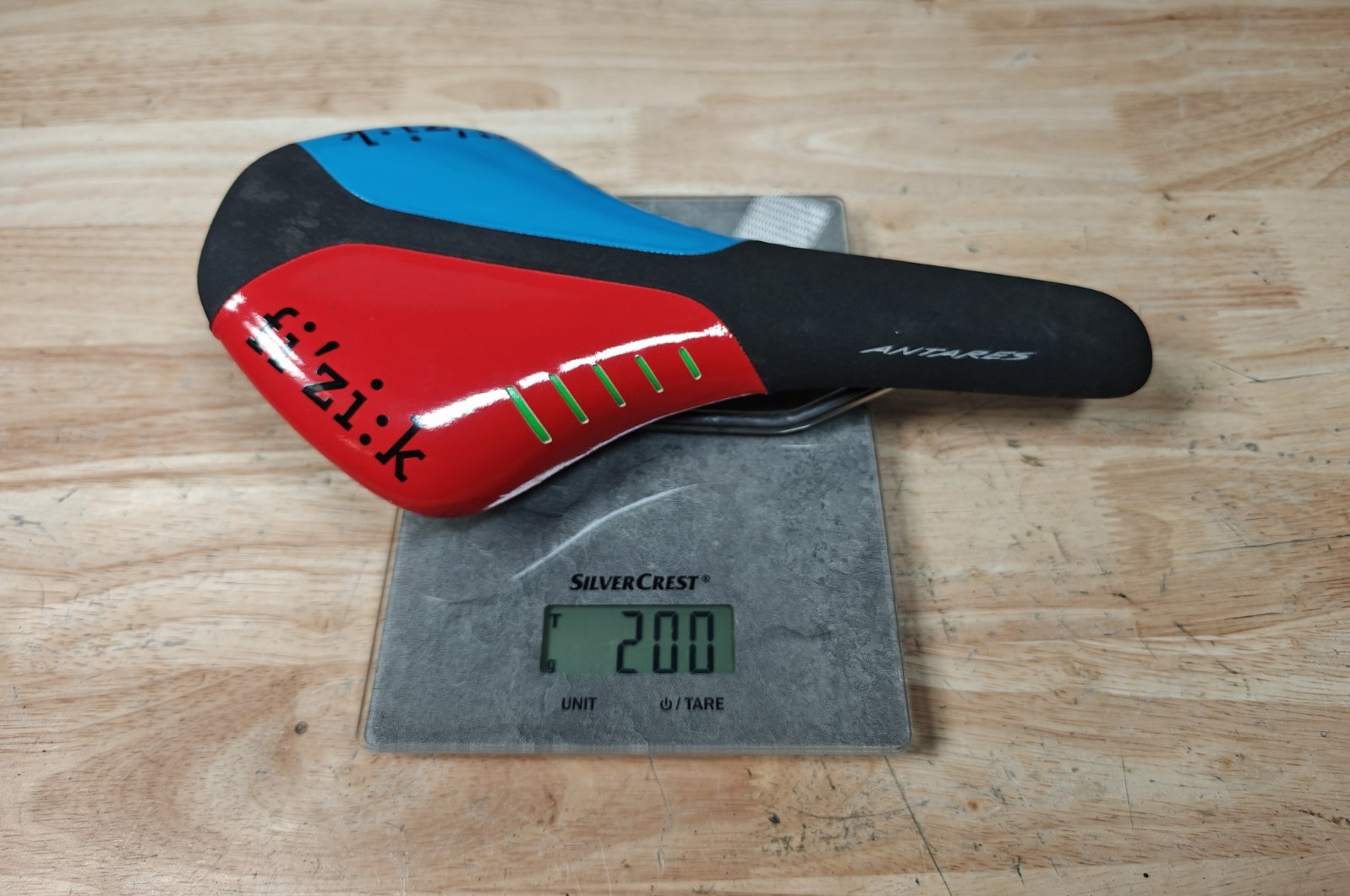 Fizik Antares R3 Saddle Blue/Red/Black Kium Titanium Rails 140mm x 275mm 200g