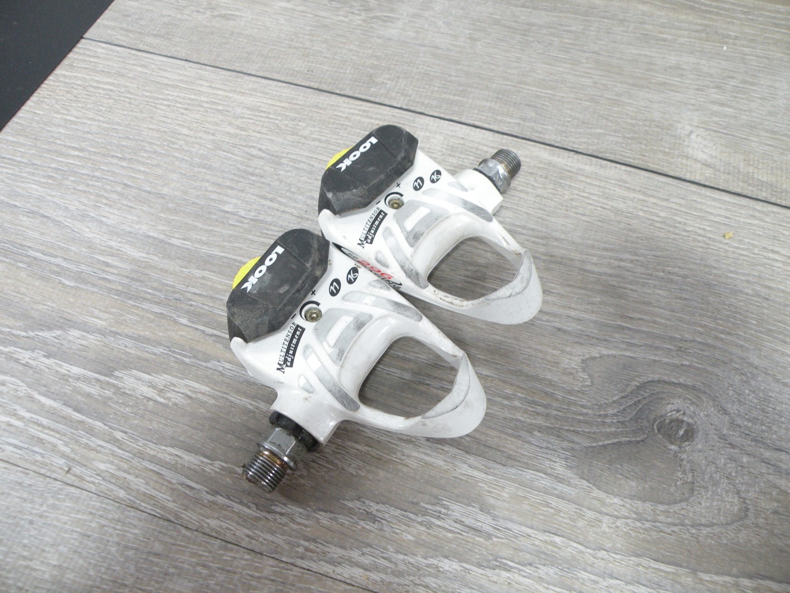 LOOK RACING Free Arc Road Bike Clipless Pedals White Black Yellow Made in France