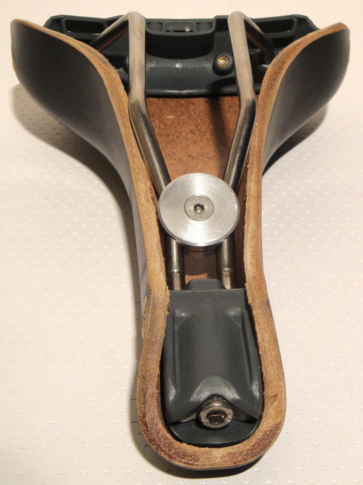 NEW GILLES BERTHOUD SADDLE SEAT ARAVIS BLACK MADE IN FRANCE IDEALE BROOKS