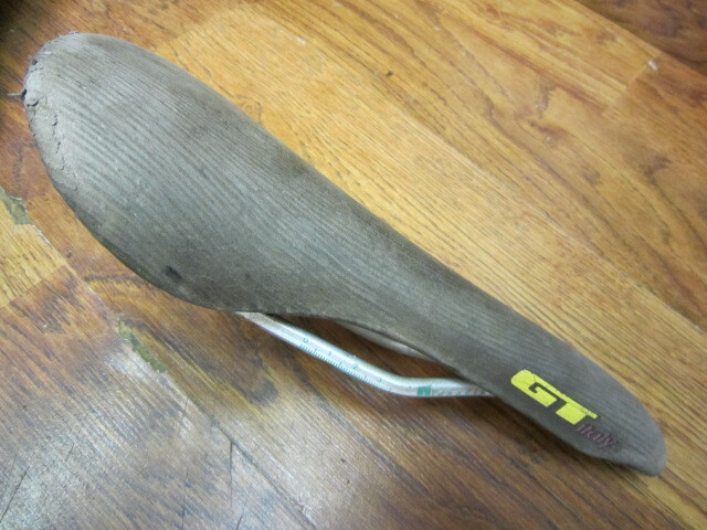 VINTAGE GT by VETTA BEIGE LEATHER SADDLE