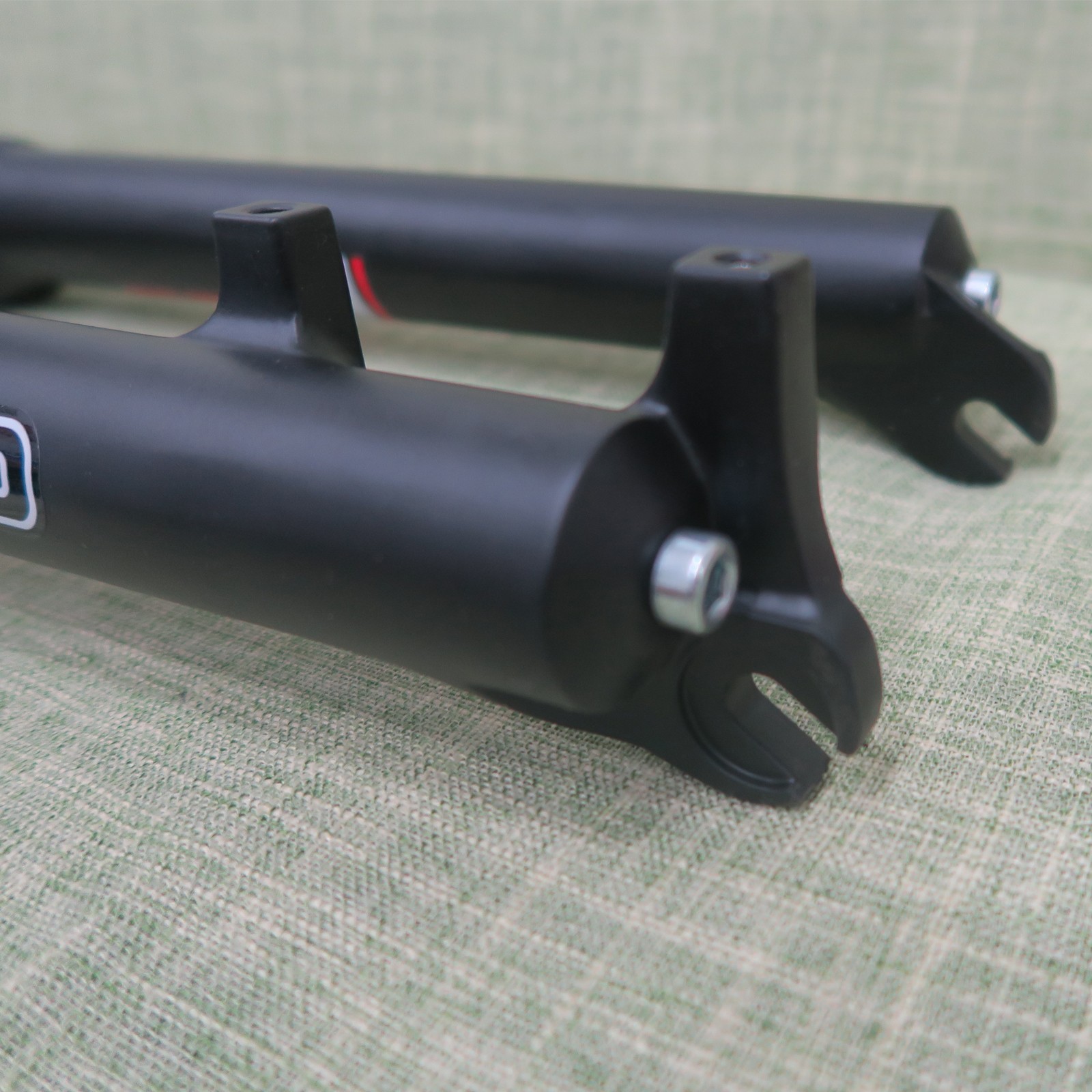 27.5 inch Bicycle Suspension Fork 28.6mm Threadless Single Shoulder Disc 1-1/8″