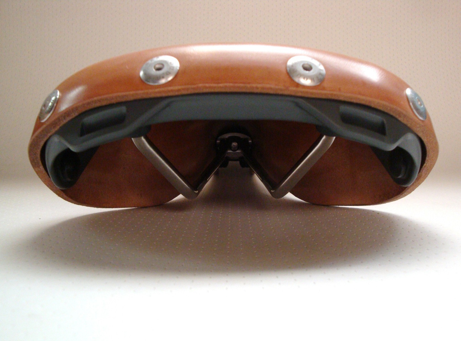 NEW IN BOX GILLES BERTHOUD SADDLE SEAT MENTE NATURAL MADE IN FRANCE