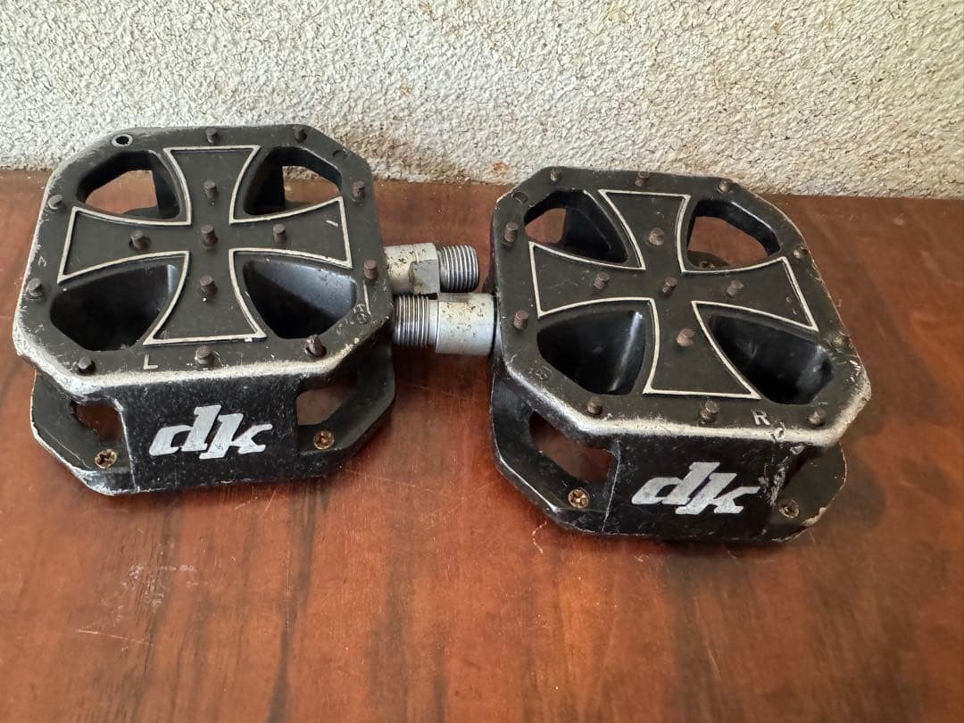DK Iron Cross BMX Pedals Magnesium 9/16 Sealed Bearing Used Condition