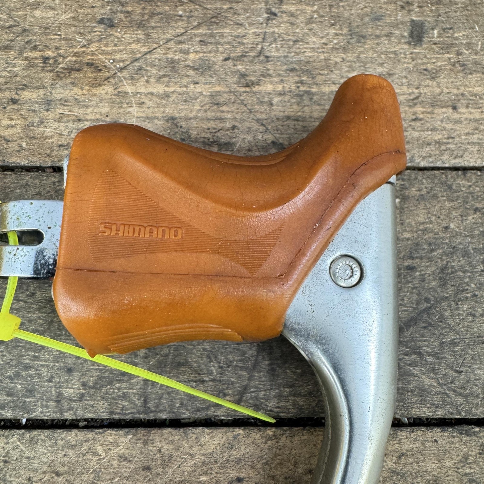 Vintage Shimano 600 BL-6207 Brake Levers Pair Drilled Gum Hoods Non-Aero