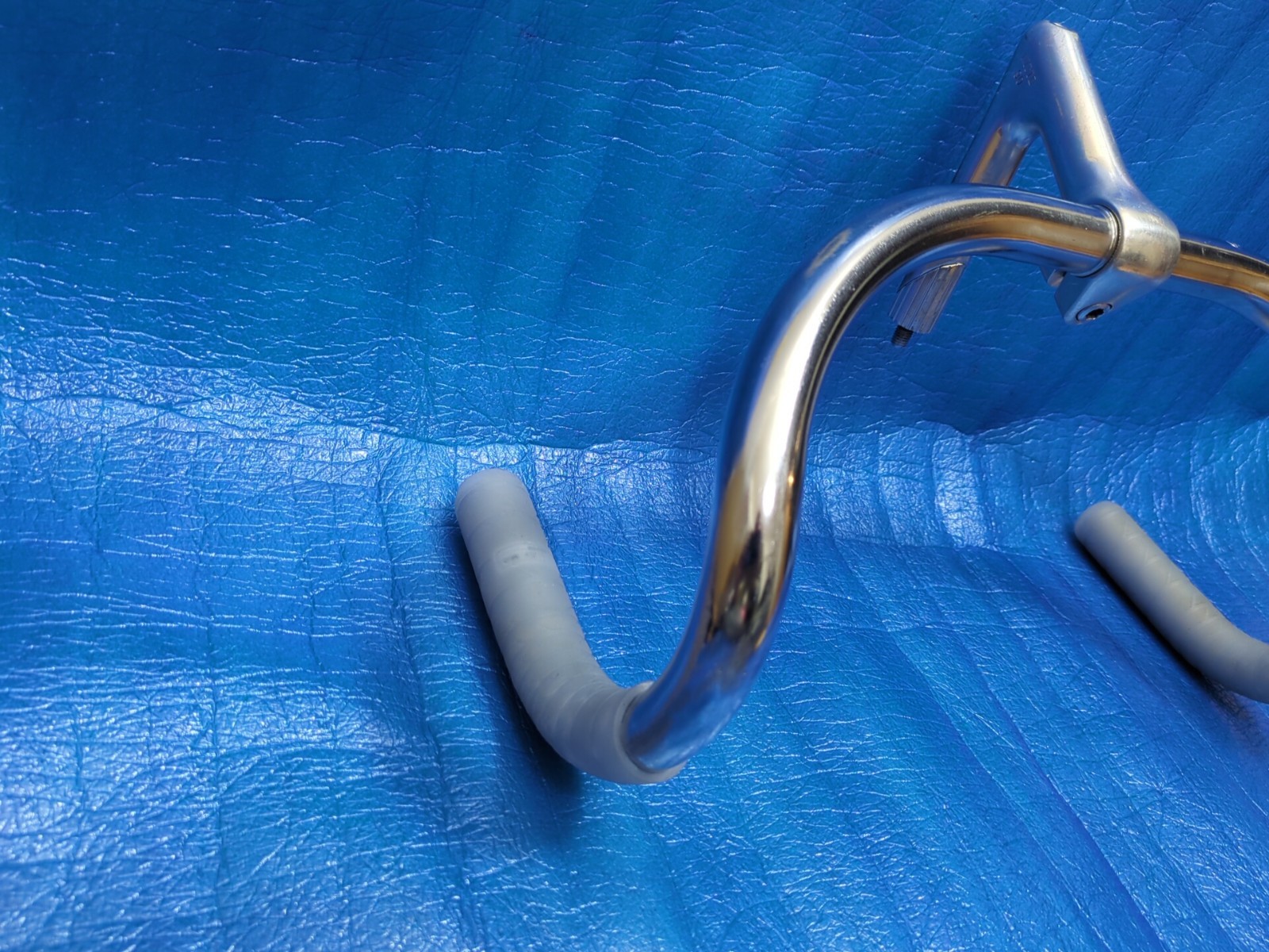 Nitto B123 CrMo 370mm NJS Handlebar + Nitto 90mm 58 Degree AA Stem + Grips