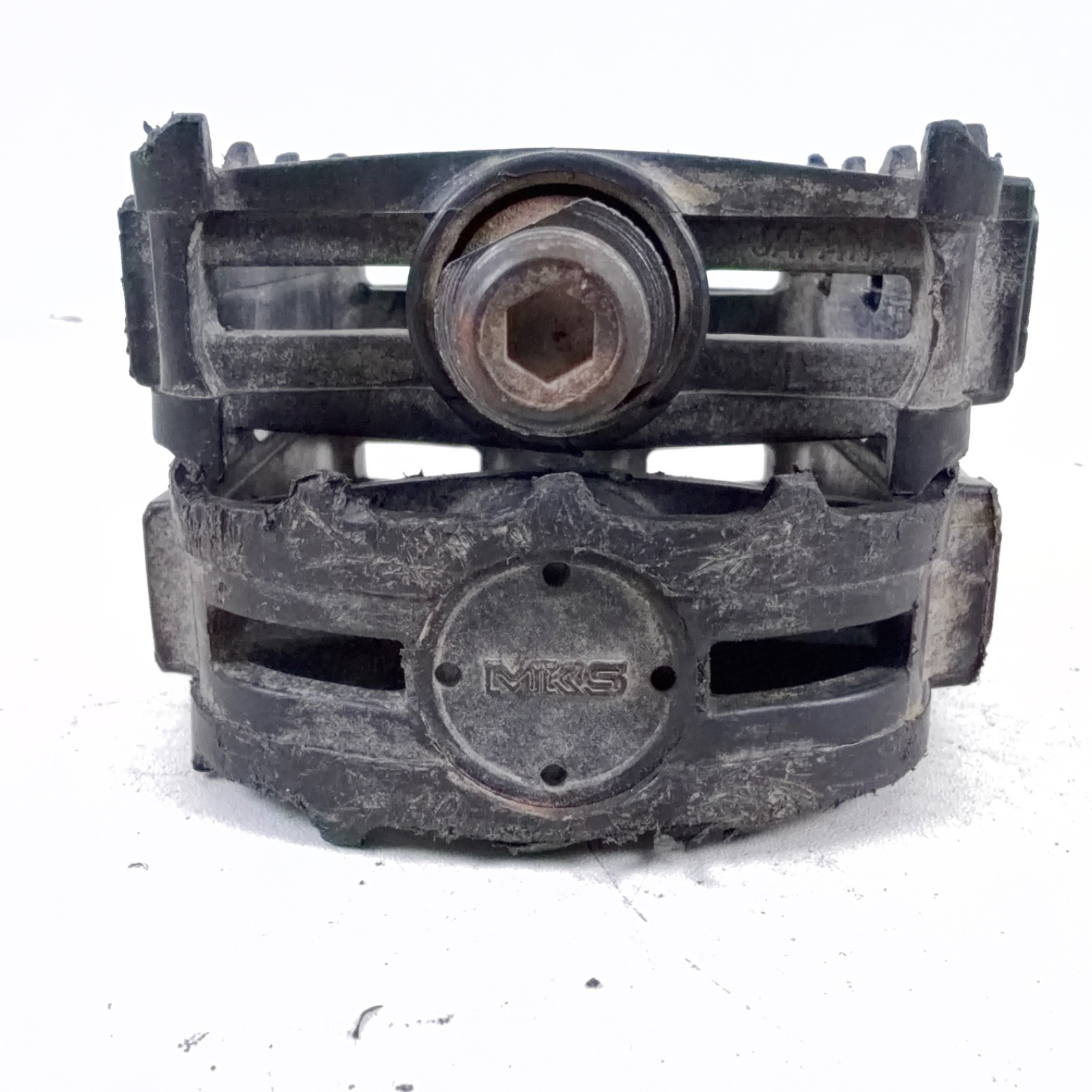 MKS Vintage G-6000 9/16″ Platform Bike Pedals in Black, Composite, Reflectors