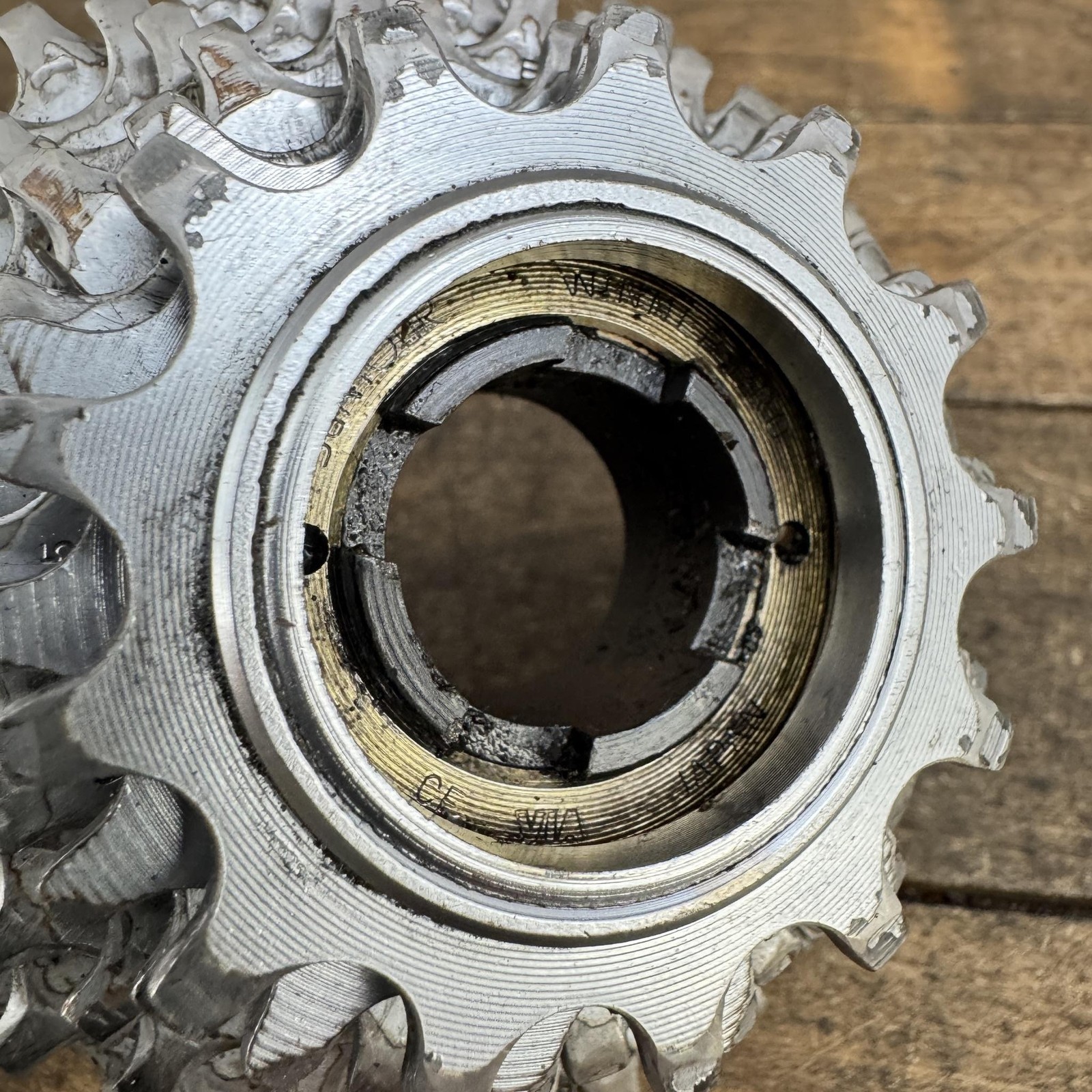 Vintage Suntour Winner Pro Freewheel 7 Speed Maeda 13-23T 23T Silver 4 Prong