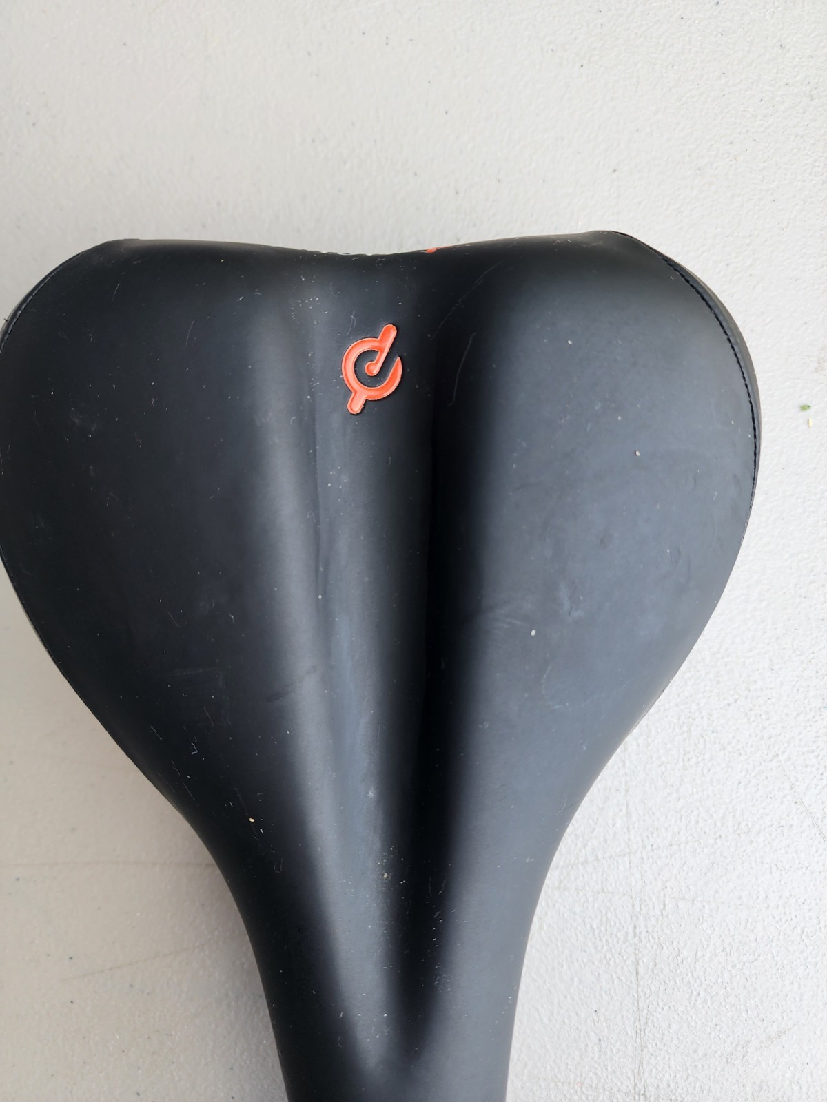 Peloton Comfort Saddle Black Synthetic for Indoor Cycling Bike Unisex Adults