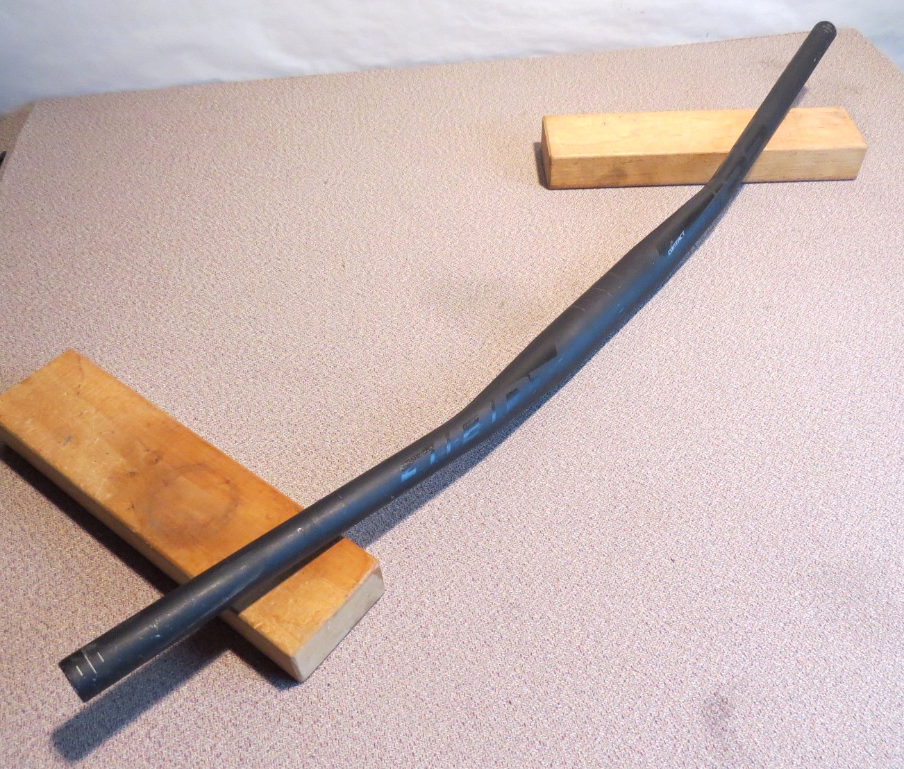 An 800 x 35mm GIANT Contact Trail 35 High Perfermance Alloy Riser Bar