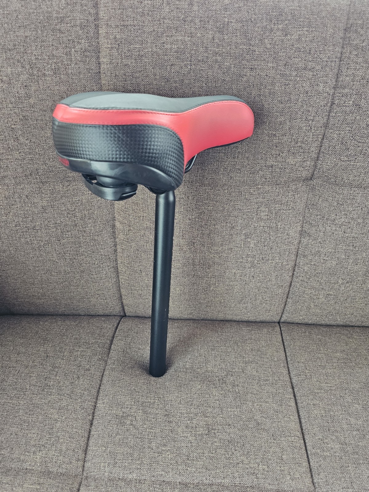 Zukka Saddle Mountain Bike Bicycle Seat W/ Reflector Plus Post Red & Black NWOB