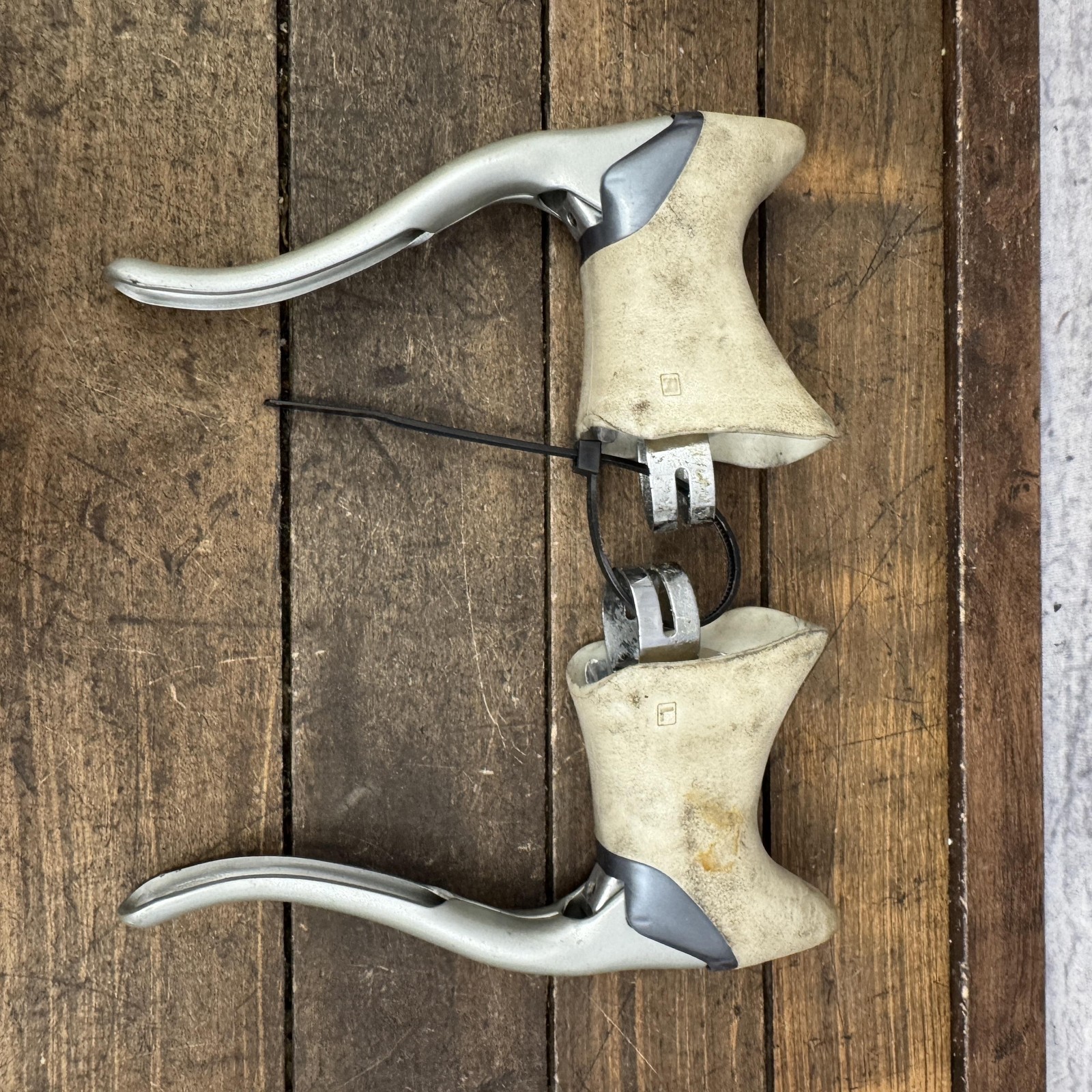 Vintage Shimano 105 BL-1055 Brake Levers Pair White Aero Drop Bar 23.8mm Road