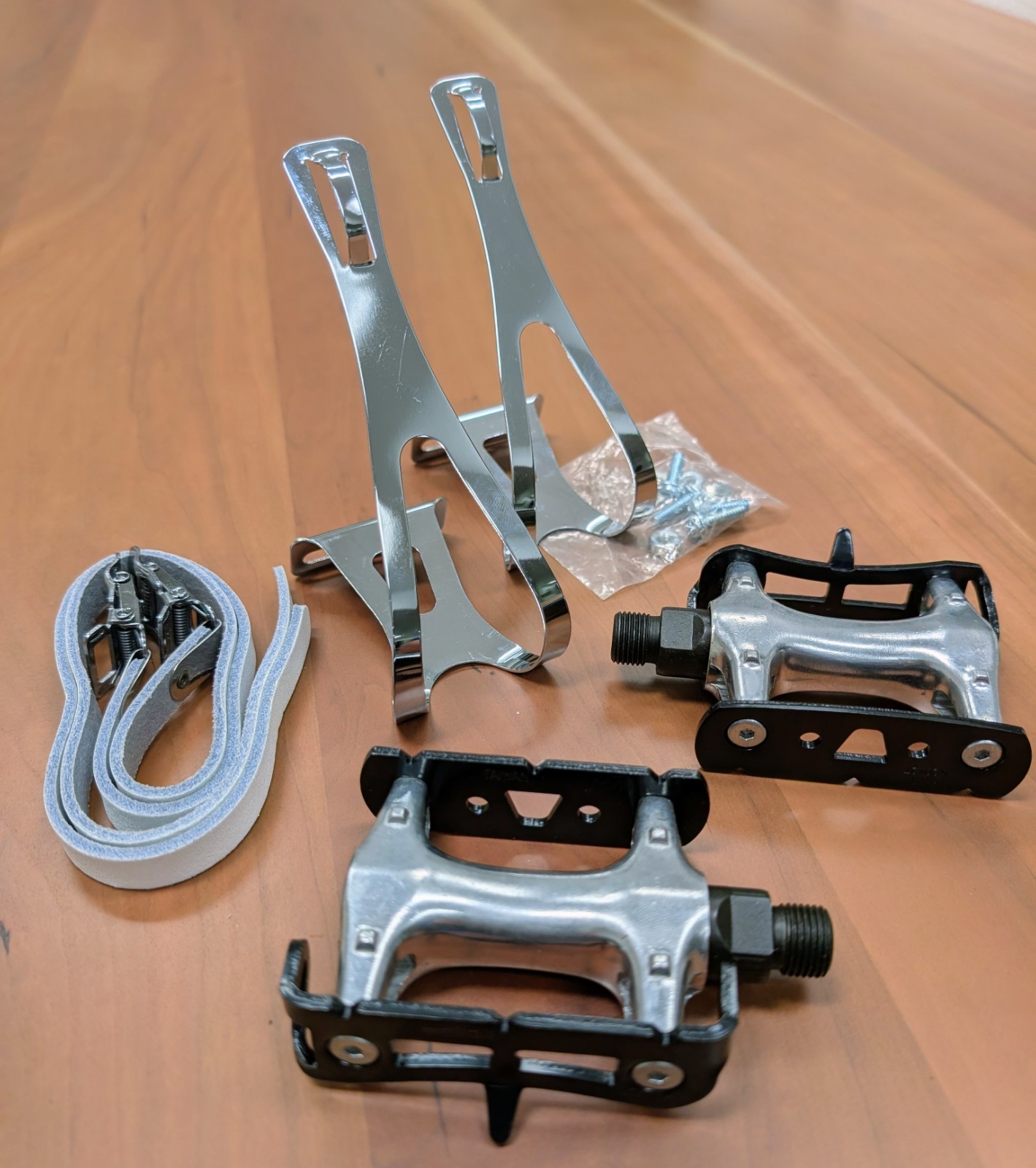 MURPHY FIXED GEAR TRACK ROAD ALLOY BIKE PEDAL CHROME TOE CLIP LEATHER STRAP SET