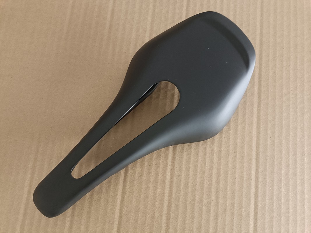 Ultralight carbon fiber saddle road bike saddle —only 75–85g.
