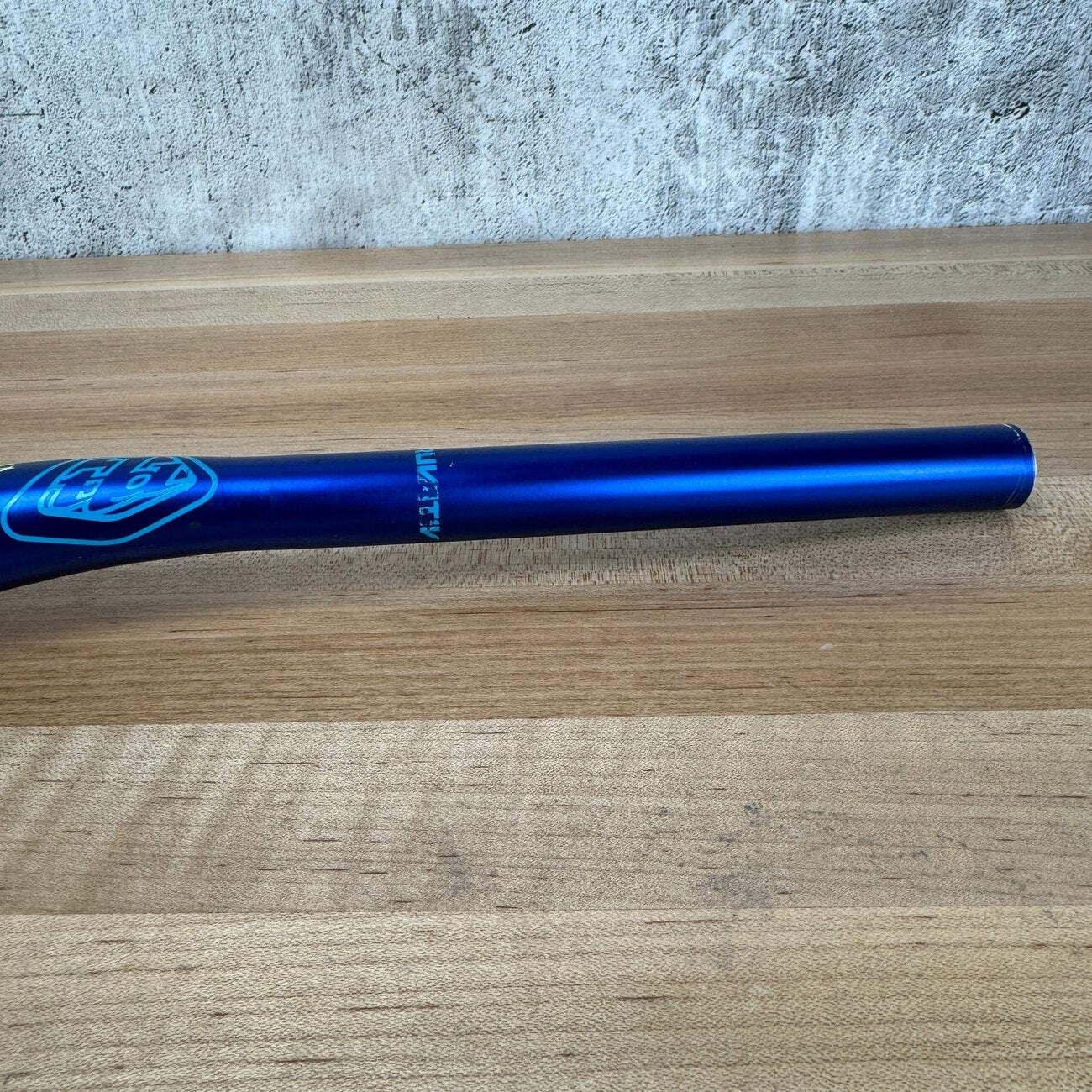 Troy Lee Decendant 780mm 25mm Rise Blue MTB Bike Flat Handlebar 348g