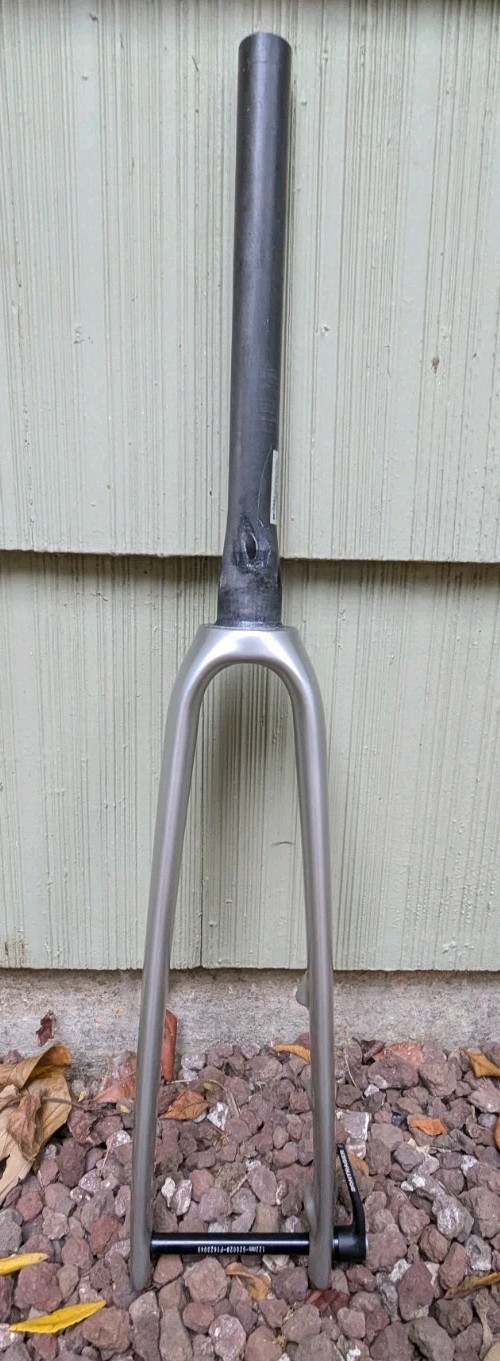 2024 Trek Domane SL/SLR Disc Fork Lunar Silver Carbon Thru Axle Internal Routing