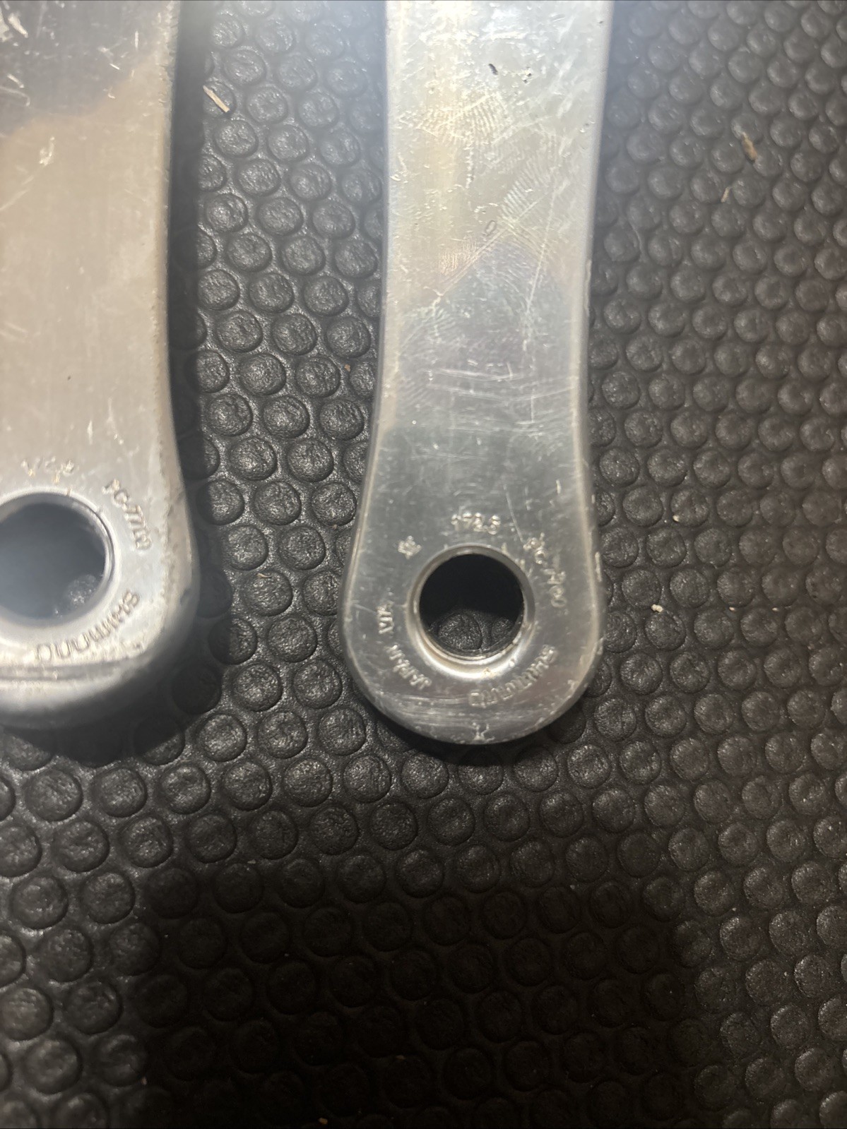Shimano Dura Ace FC-7700 172.5mm Crank Arms and BB Bottom Bracket