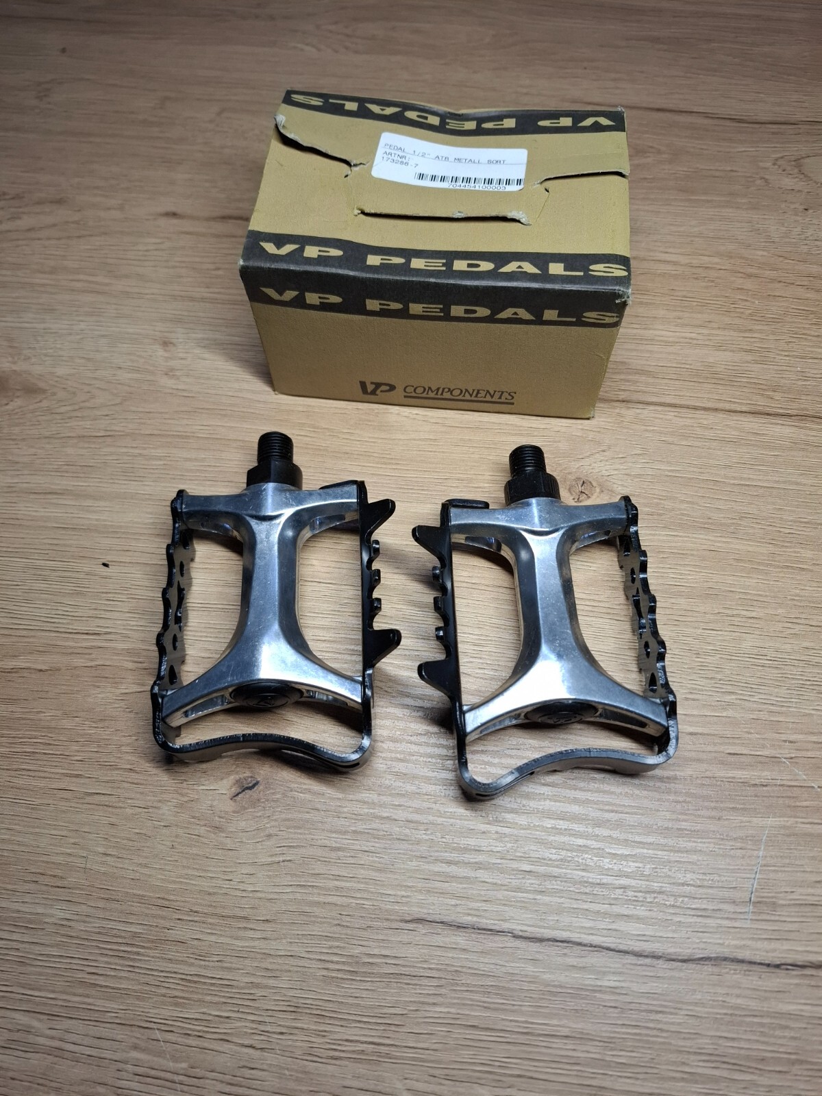 Retro Bicycle Parts NIB NOS VP Platform Pedals 9/16 L: 97mm W: 65mm