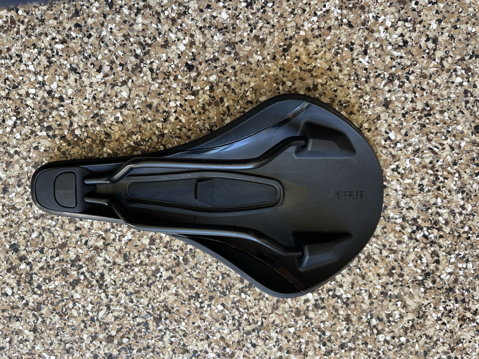Fizik Argo Vento 140mm 7x7mm Alloy Rails Bike Saddle
