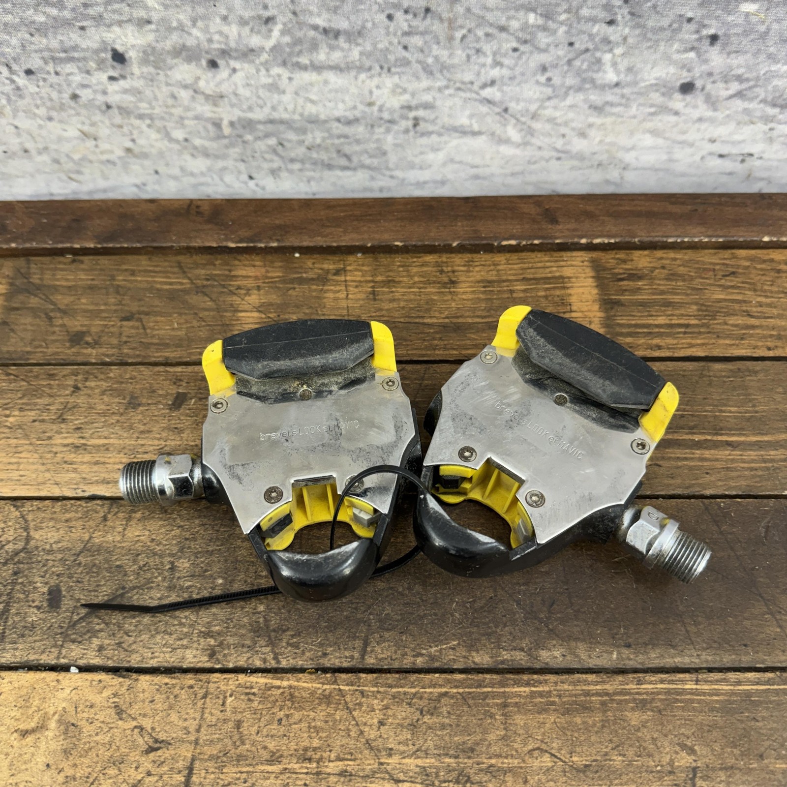 Vintage Mavic Clipless Road Bike Pedals 9/16 Yellow Pair 490g LOOK France