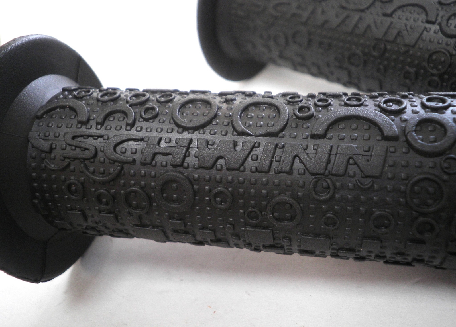 SCHWINN BLACK BICYCLE HANDLEBAR GRIPS BIKE PARTS 307
