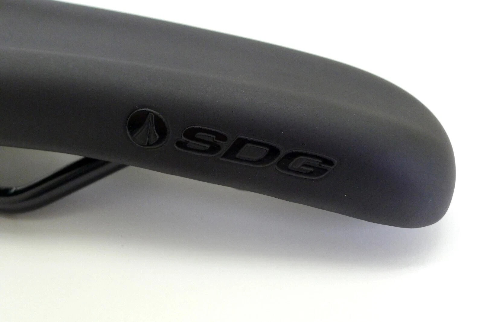 SDG Bel-Air V3 Max Saddle – Steel Rail – Black/Black
