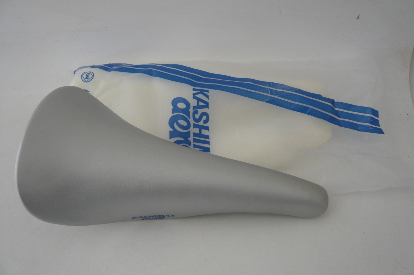 Kashimax 1984 AX-2A Aero NJS standard metallic silver vinyl unpadded saddle
