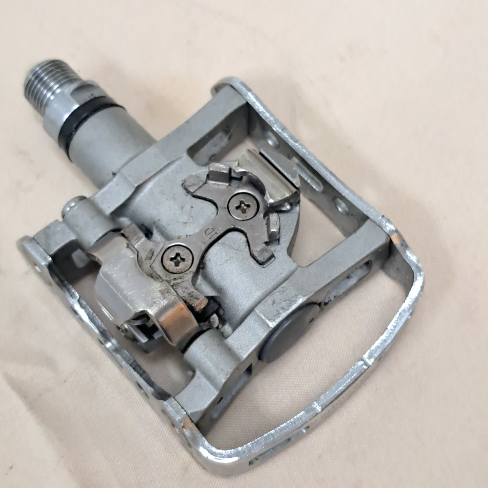 Shimano PD-M324 Clipless Bicycle Pedals Multi-Purpose Silver