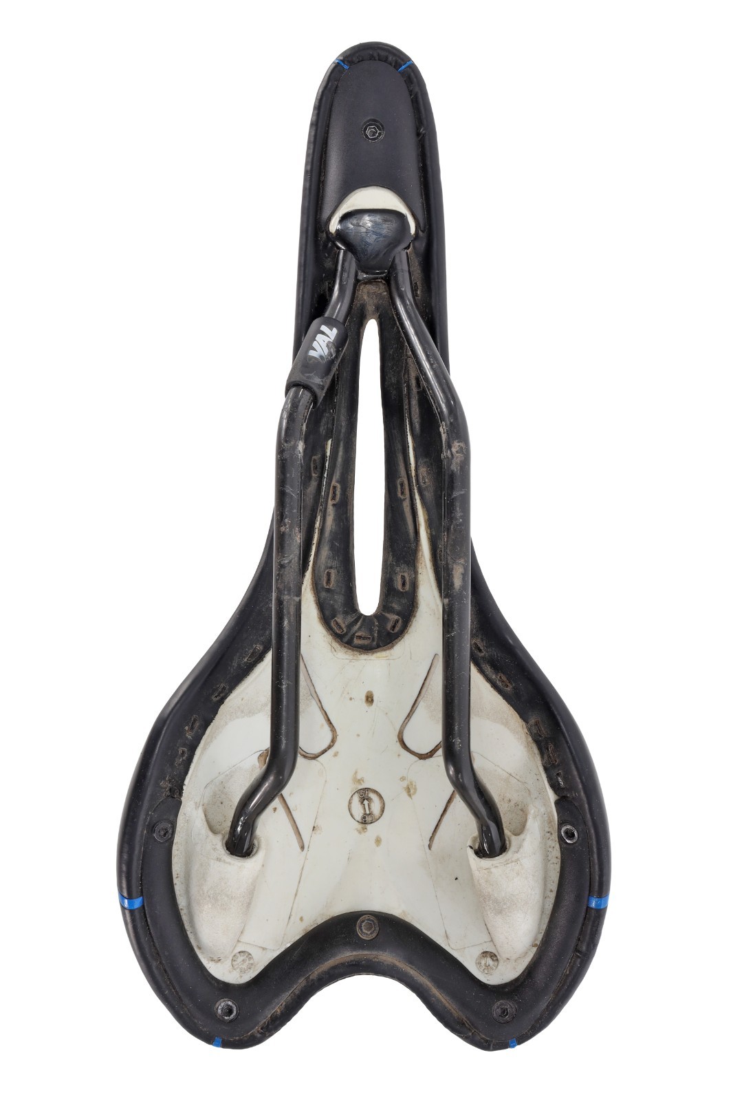 Oval Concepts 900 Road Bike Saddle 131mm 7x 10mm Carbon Rails