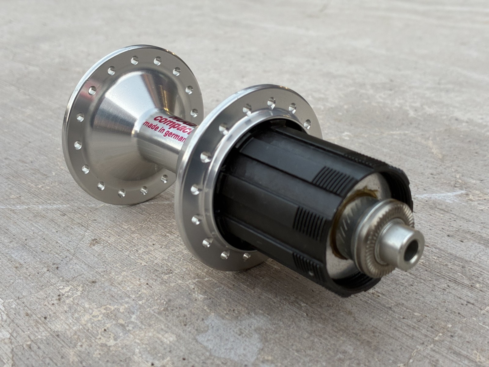 NOS Hugi Compact QR Rear Hub | 32-hole / 135 OLD / Made in Germany