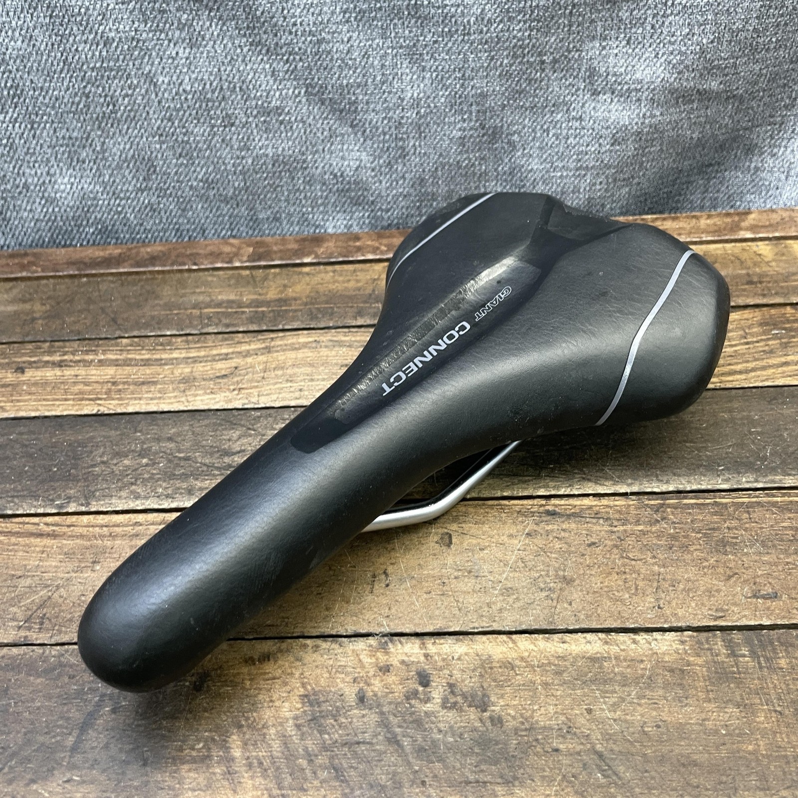 Giant Connect Seat Black Comfort Hybrid Bicycle Saddle 145mm 300g Road MTB