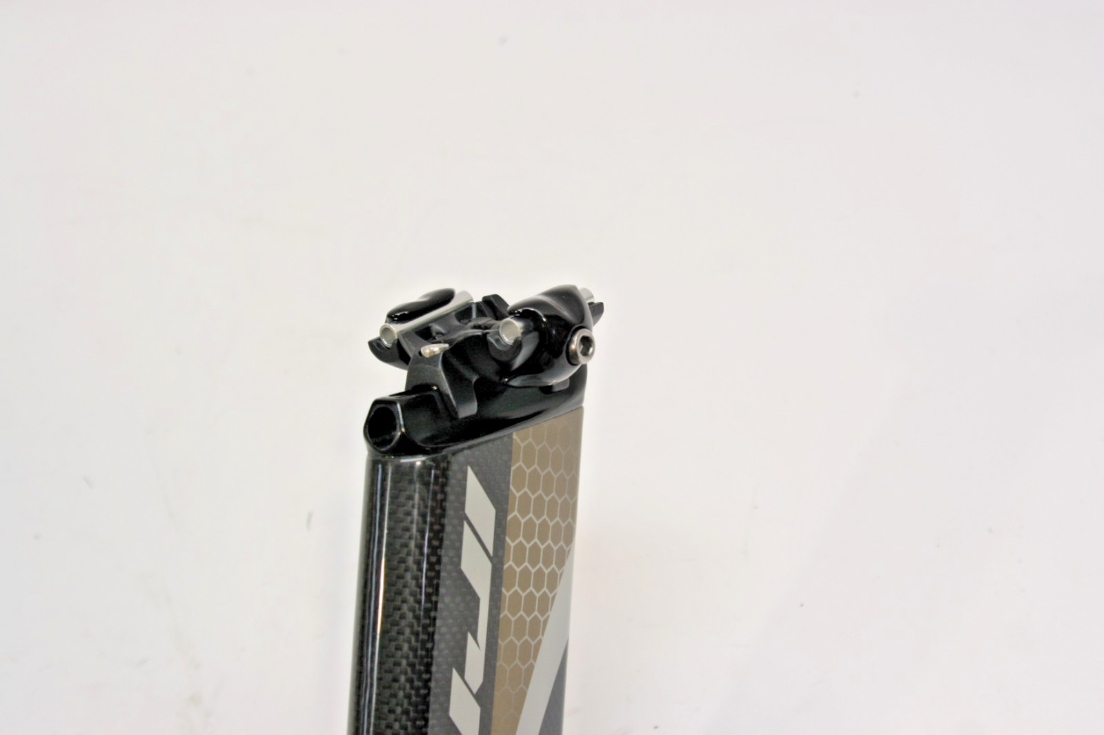 Fuji D6 Aero Carbon seatpost Size Large 200mm Long Carbon & Gold #2