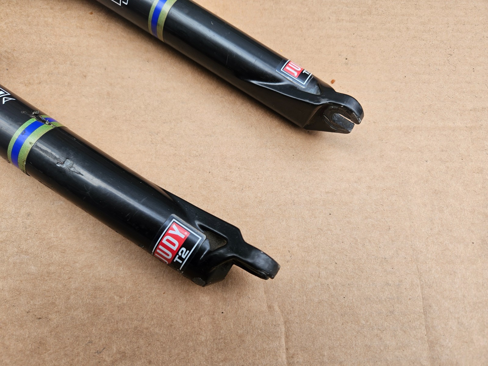 Vintage 90s Rock Shox Judy T2 Suspension Fork 1-1/8″ Threadless Steerer Black