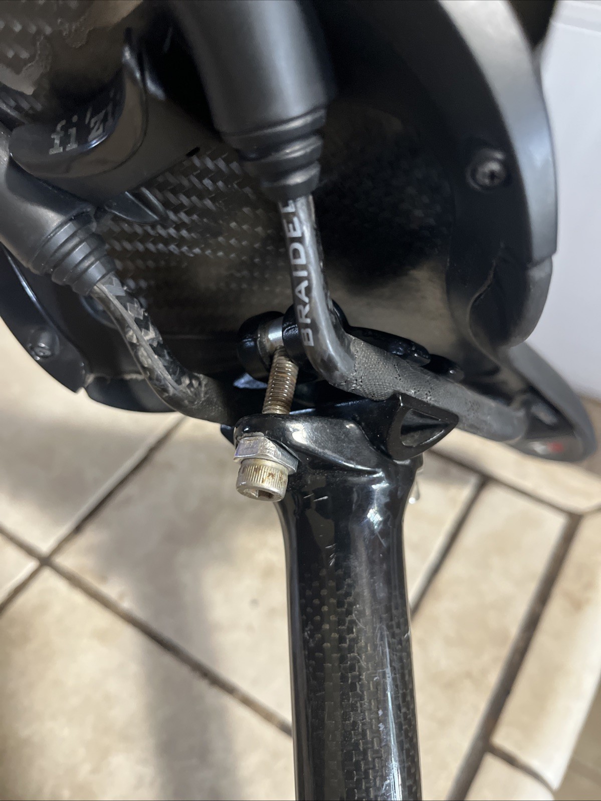 FIZIK Aliante R1 Road Carbon Bike Saddle Black & Carbon Seat Post 27.2