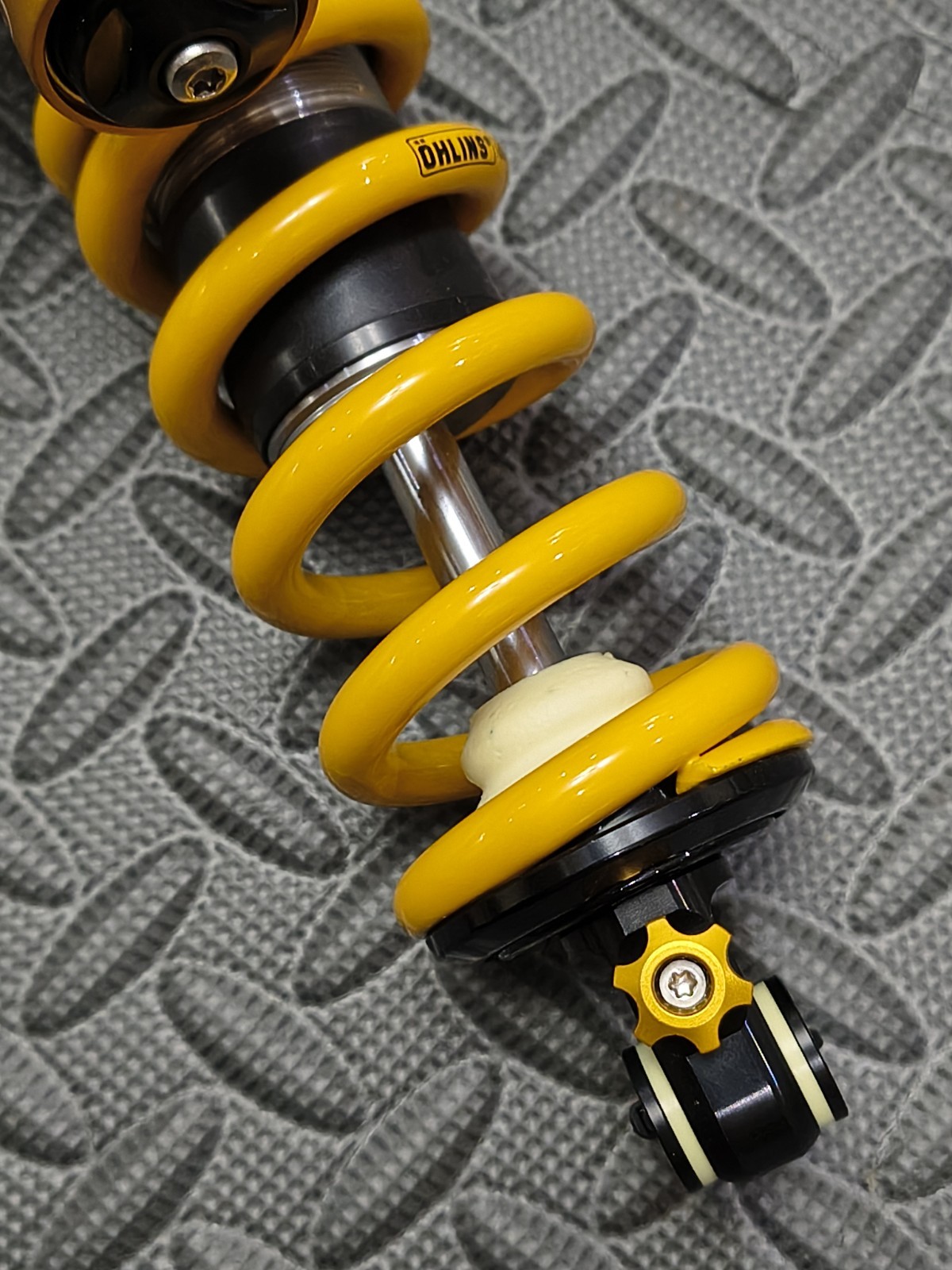 Ohlins TTX Coil Rear Shock 185x55mm Trunnion 605lbs Coil Spring