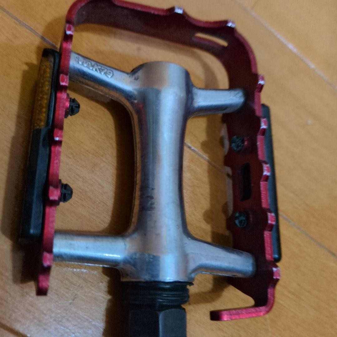 Cross bike red aluminum flat pedals 9/16 inch