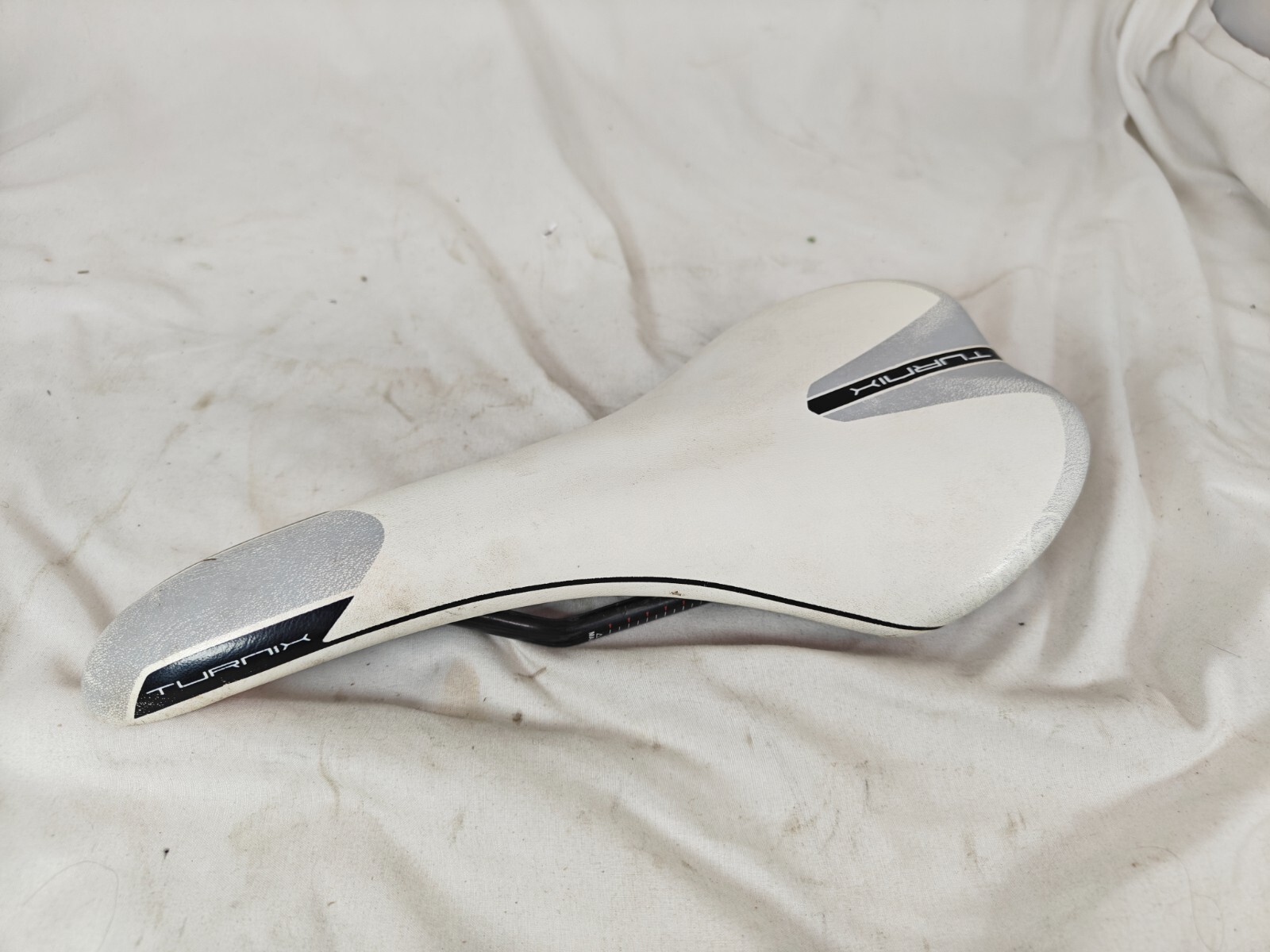 Turnix Pro White Gray Black 132mm Bike Saddle Seat