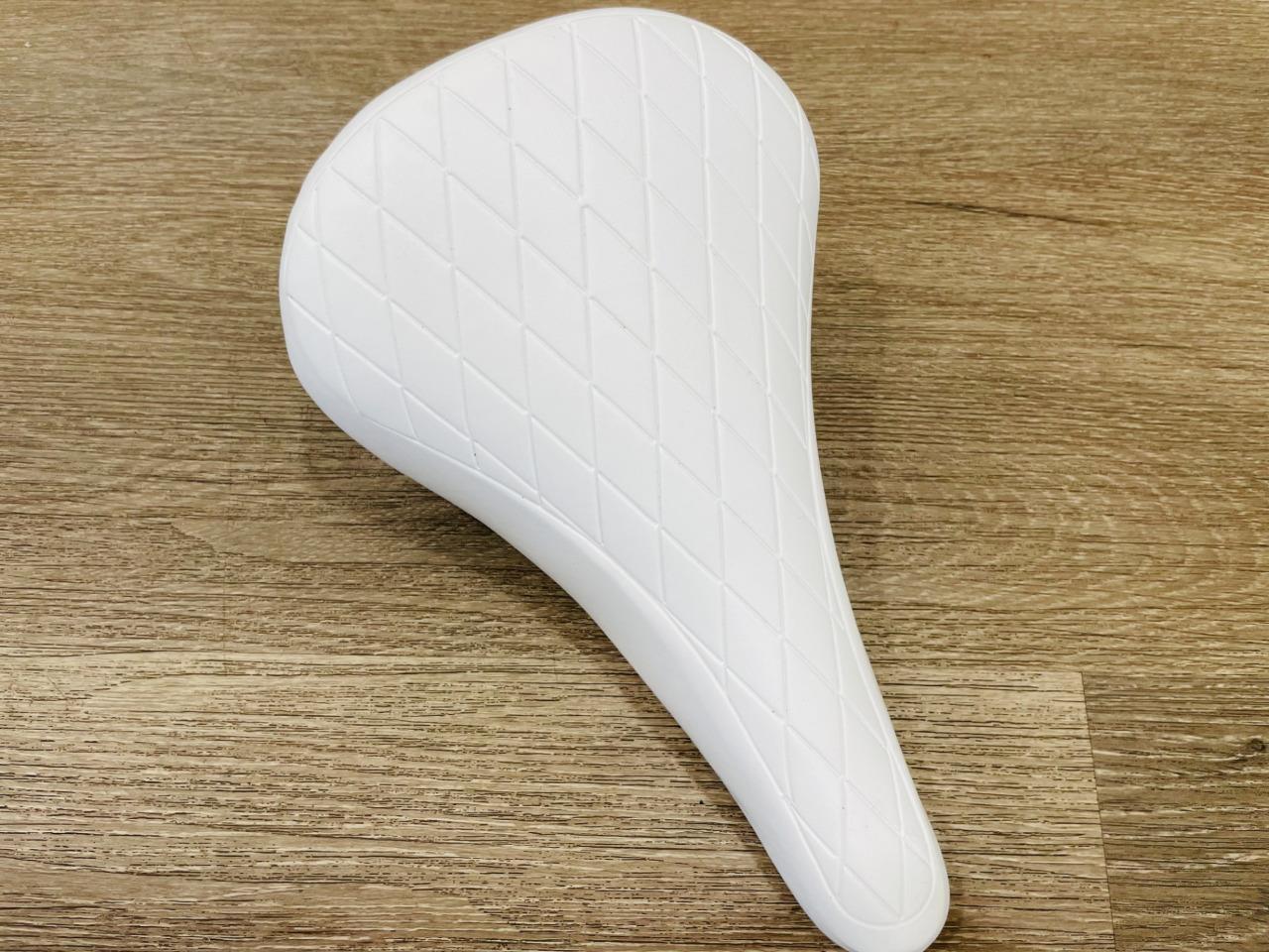 New “Old School Bmx” Diamond Pattern Vinyl Saddle WHITE Seat for GT DYNO