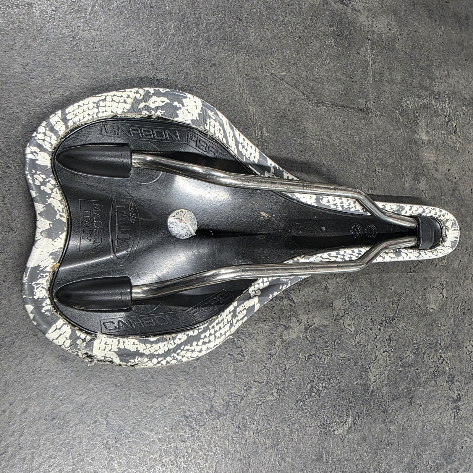 Selle Italia SLR Titanium Rail Carbon Saddle 135g Snakeskin