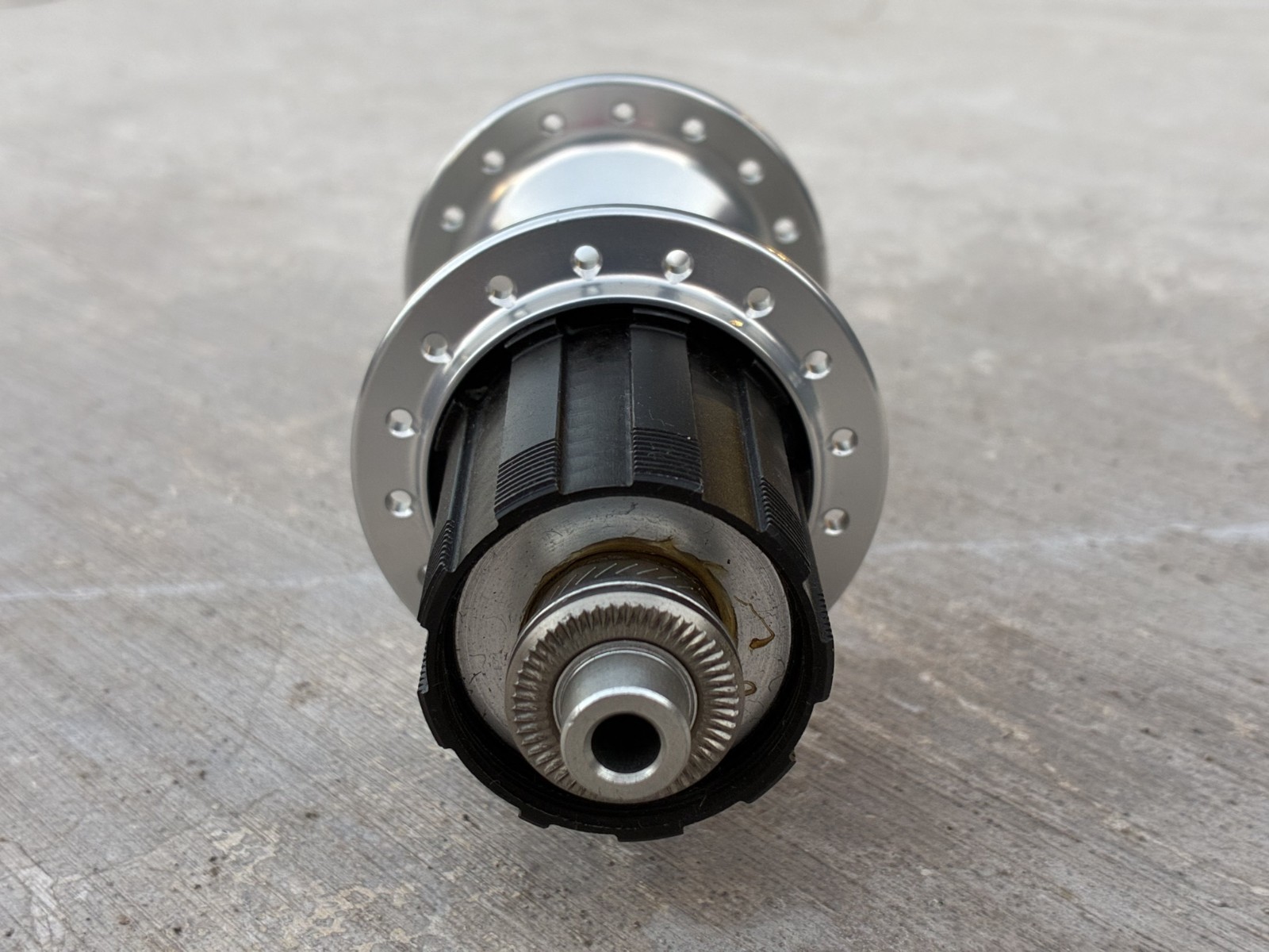 NOS Hugi Compact QR Rear Hub | 32-hole / 135 OLD / Made in Germany