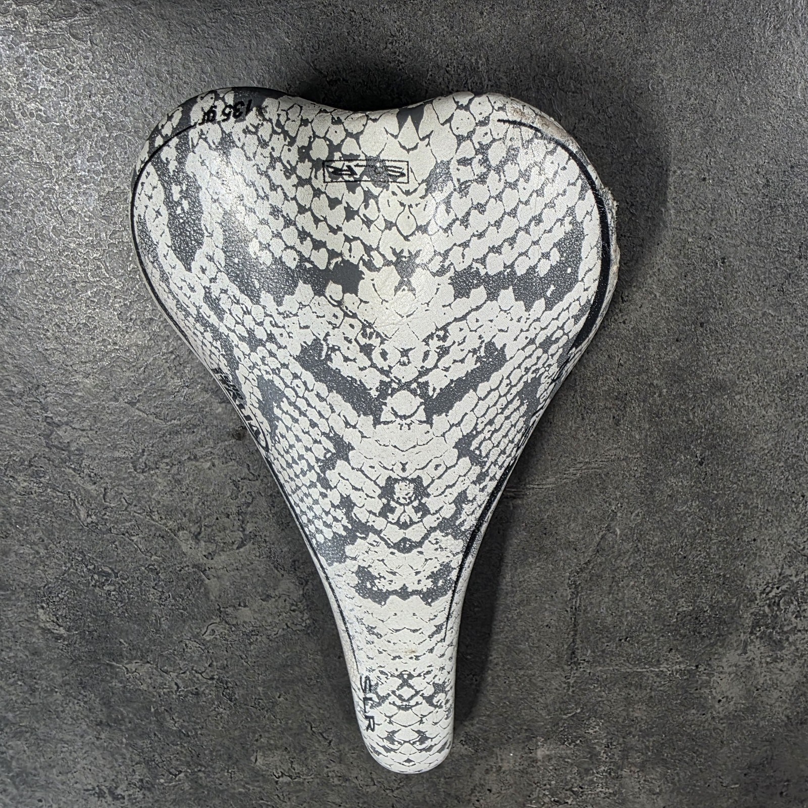 Selle Italia SLR Titanium Rail Carbon Saddle 135g Snakeskin