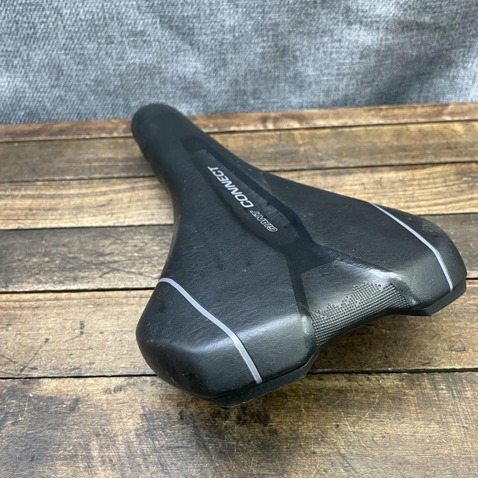 Giant Connect Seat Black Comfort Hybrid Bicycle Saddle 145mm 300g Road MTB