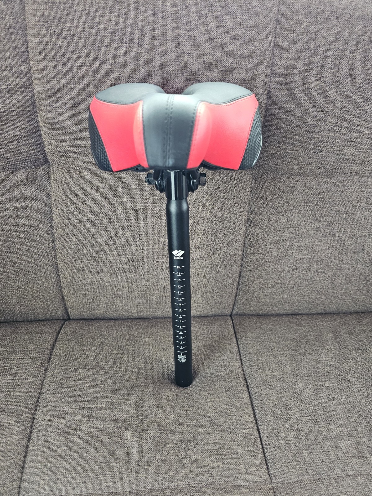 Zukka Saddle Mountain Bike Bicycle Seat W/ Reflector Plus Post Red & Black NWOB