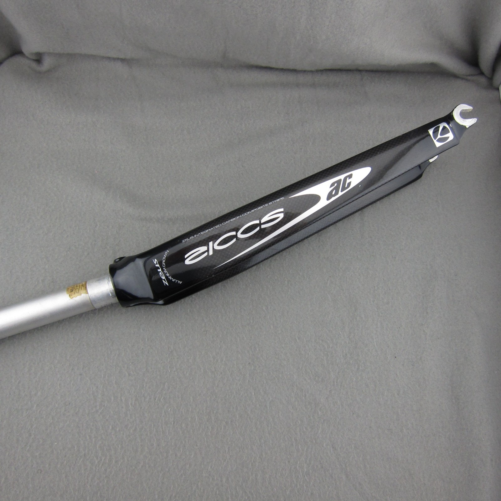 Zeus Ziccs AC Aluminum Crown Integrated Carbon Composite Bicycle Fork 700C