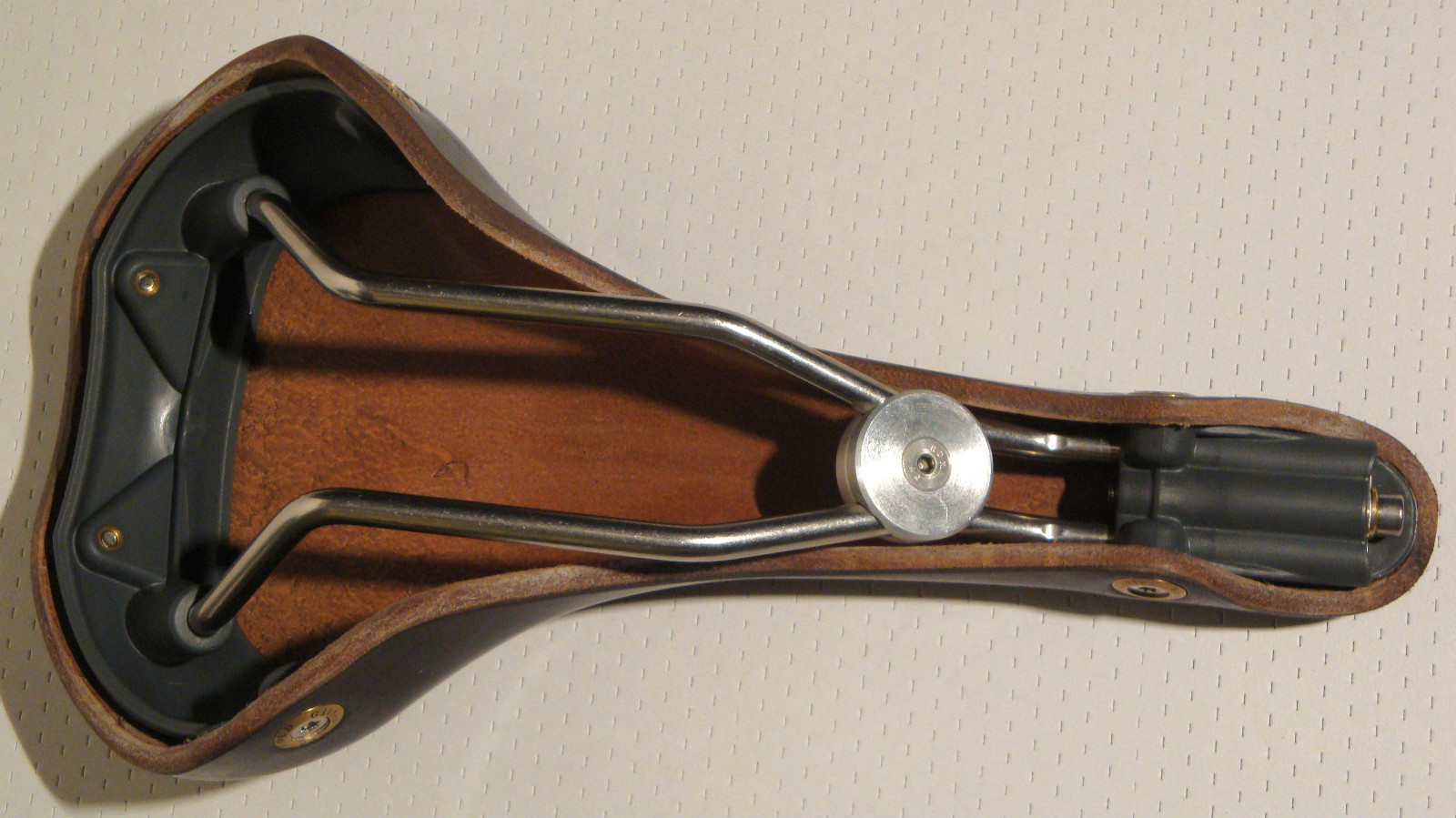 NEW GILLES BERTHOUD SADDLE SEAT SOULOR BLACK MADE IN FRANCE IDEALE BROOKS