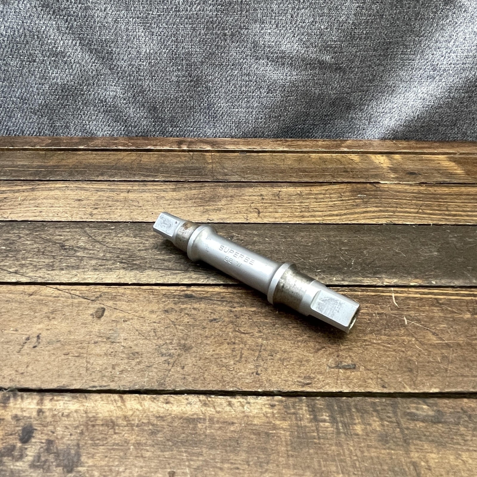 Vintage Suntour Superbe Bottom Bracket Spindle 68-W 113mm JIS 68mm Steel 80s