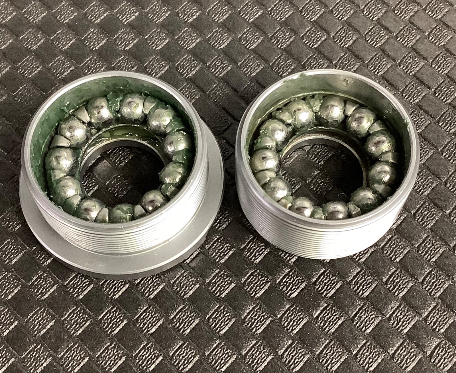 NOS Sugino MS-68 MW-68LP D-03 NJS Bottom Bracket