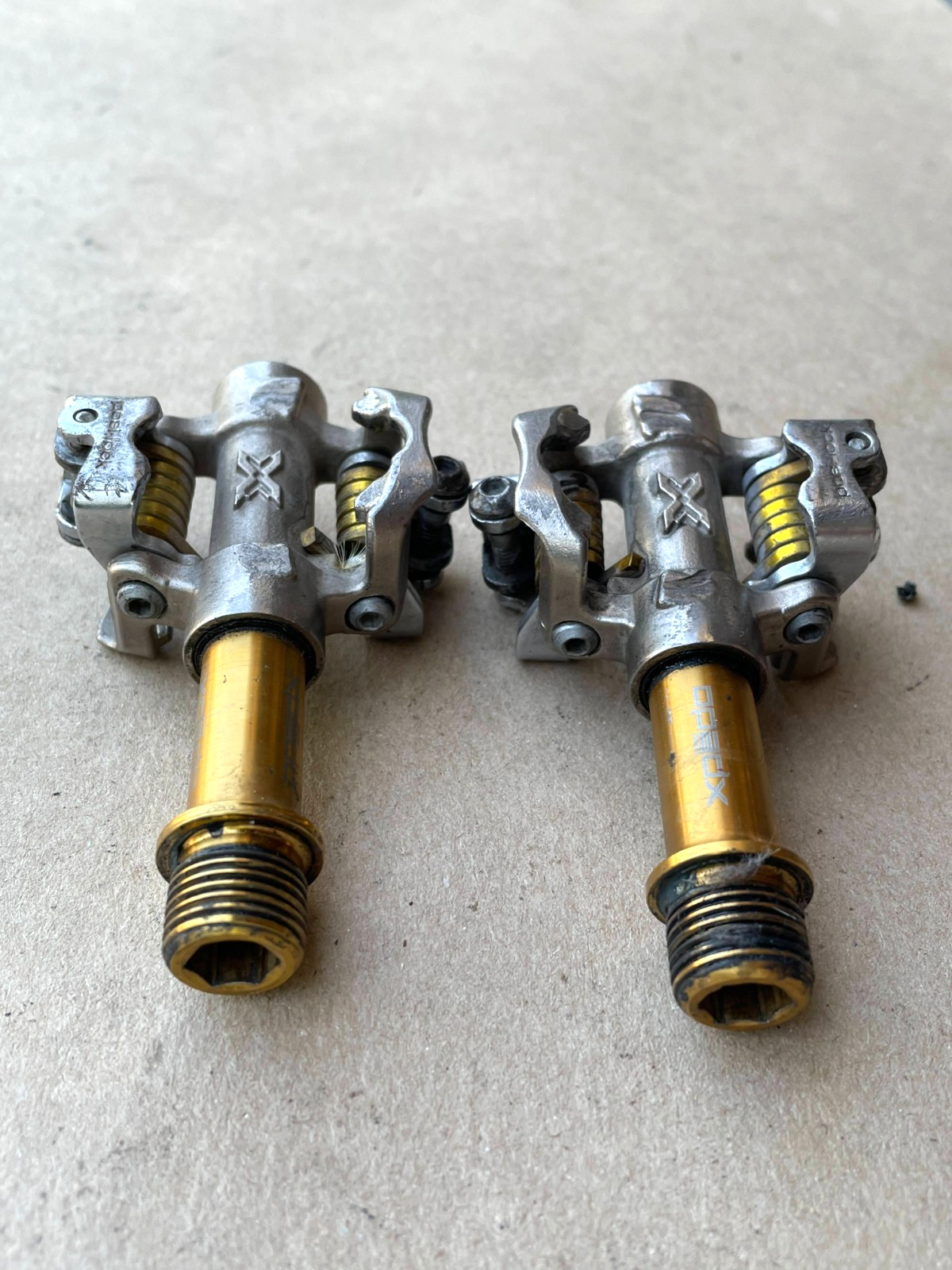 Xpedo “posi-lock” clipless pedals Silver/Gold