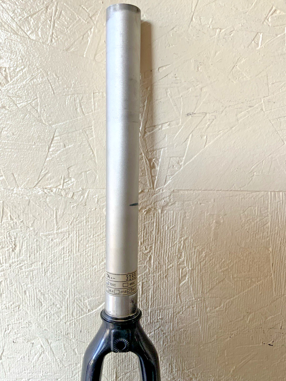 PROFILE CARBON FORK 1 1/8 INCH THREADLESS 700C 596 GRAMS 260 MM STEERER TUBE