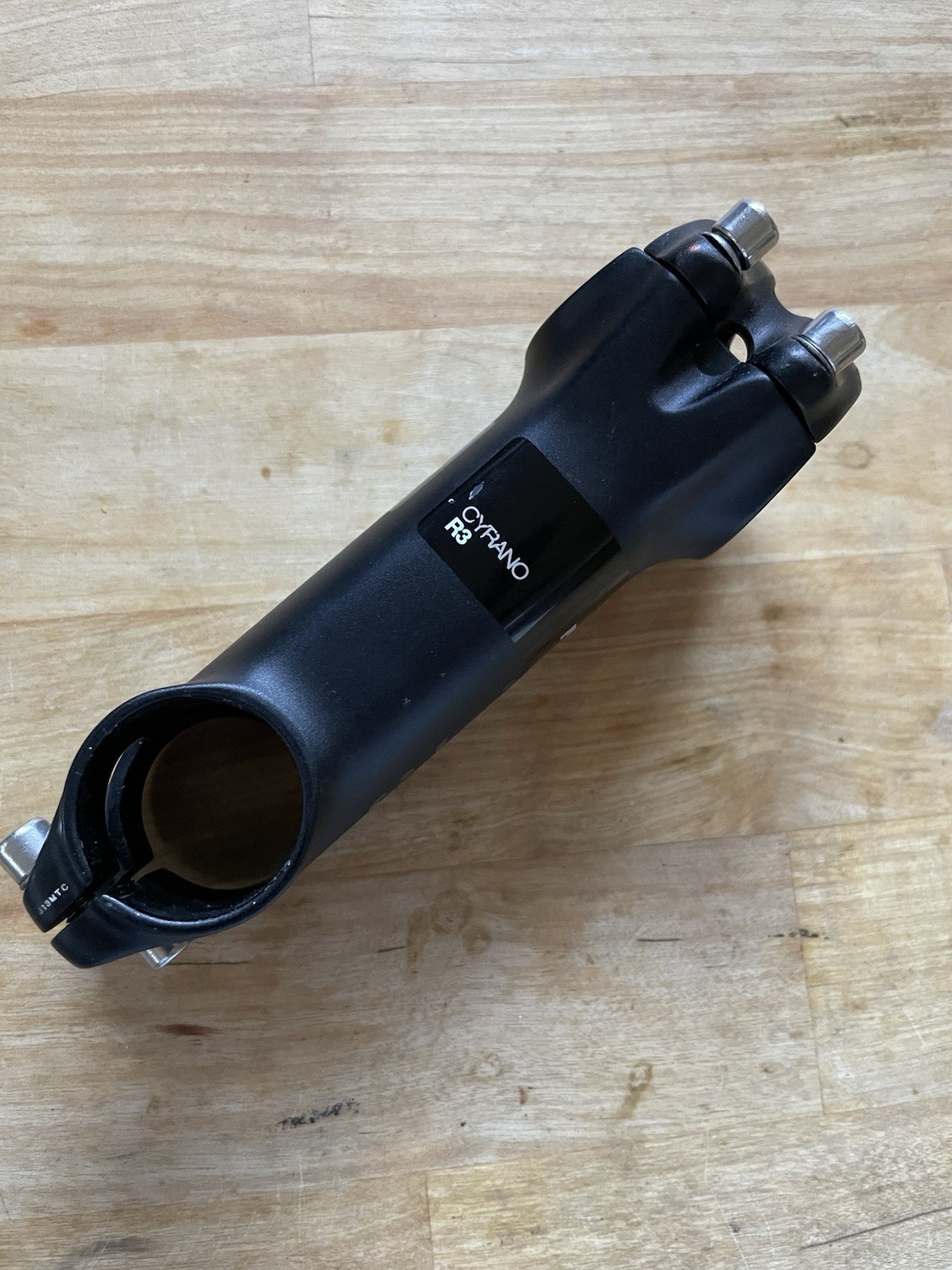 Fizik Cyrano R3 100mm ±7 Degree Alloy Road Stem 100mm 1 1/8″ 31.8mm fi’zi:k