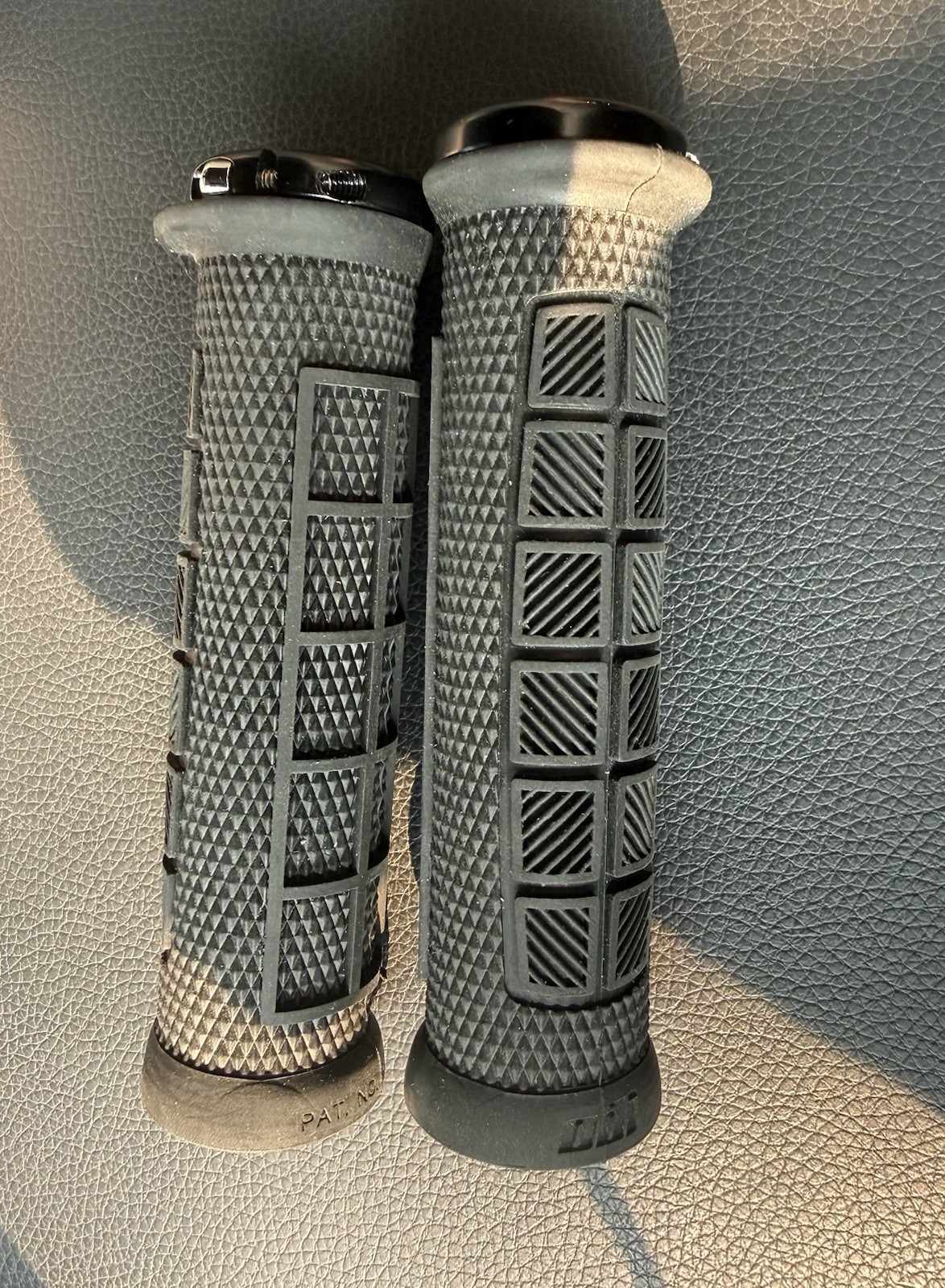 ODI Elite Pro Grips – Graphite Black, Lock-On